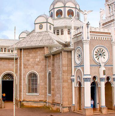 main-catholic-church-cartago-3
