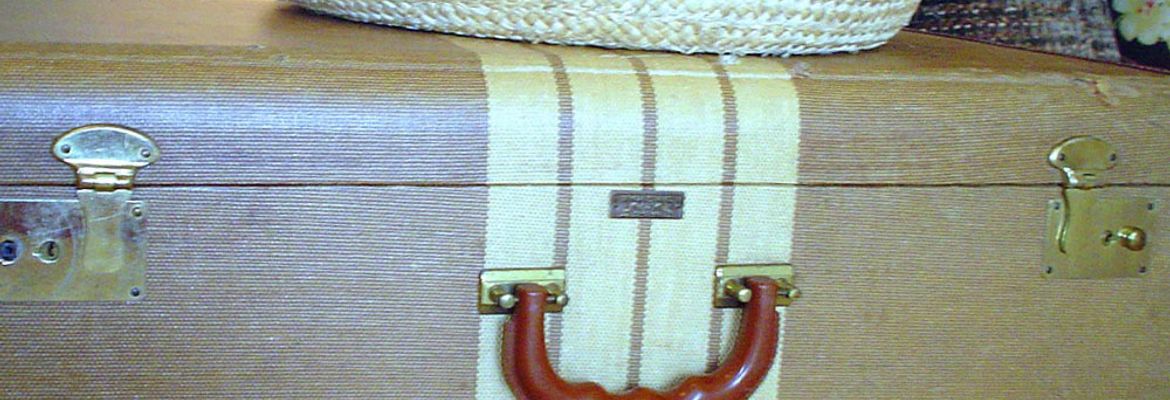 suitcase bed packing list