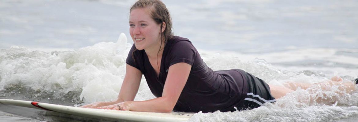 taking surfing lessons in playa guiones