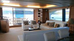 yacht azumit coaches in the living room