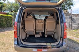 hyundai h1 van heredia luggage door open
