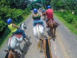 short street stretch to reach the dirt trail horseback riding rincon de la vieja