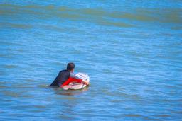 mounting the board on playa sombrero pollo surf school matapalo
