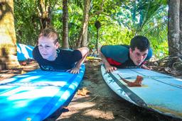 group surf lesson on land pollo surf school matapalo 18