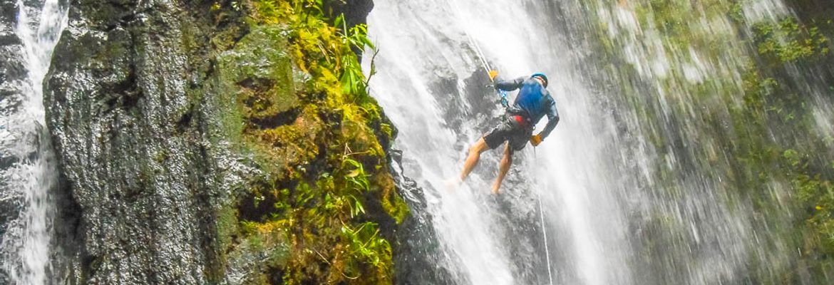 man rappelling horseback rapelling tour rancho tropical matapalo
