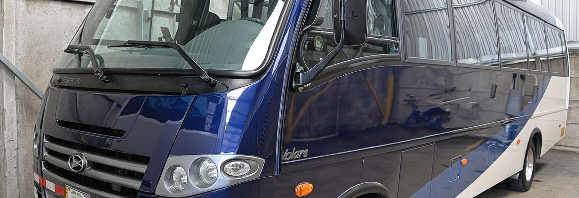 21 passenger volare coach front view closed up