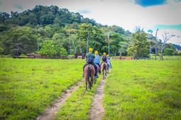 starting the horseback ride tour at rancho tropical